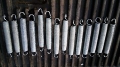 23NN94 TRAMPOLINE SPRINGS: 7″ X 5-1/8″ X 7/8″ X 1/8″ X 5-1/2 OZ, 40PCS, GC