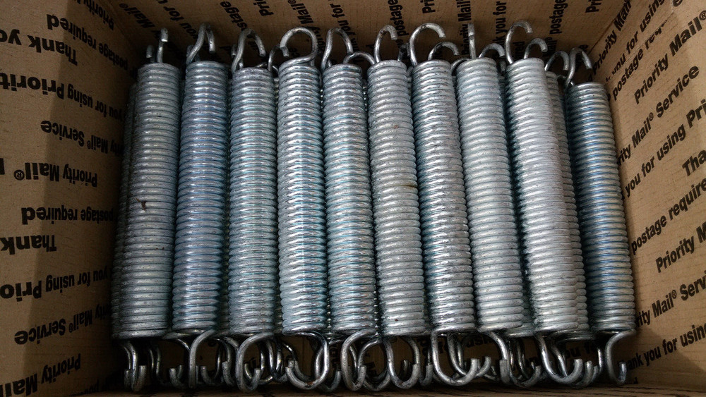 23NN94 TRAMPOLINE SPRINGS: 7″ X 5-1/8″ X 7/8″ X 1/8″ X 5-1/2 OZ, 40PCS, GC