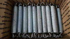23NN94 TRAMPOLINE SPRINGS: 7″ X 5-1/8″ X 7/8″ X 1/8″ X 5-1/2 OZ, 40PCS, GC
